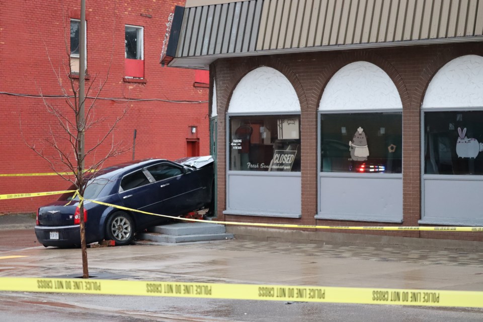 Car drives into the entranceway of the old Toni’s Cakery