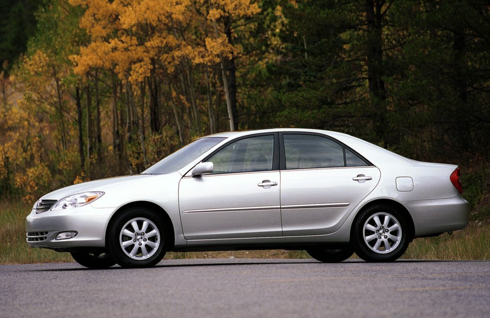 2003_Toyota_Camry_06