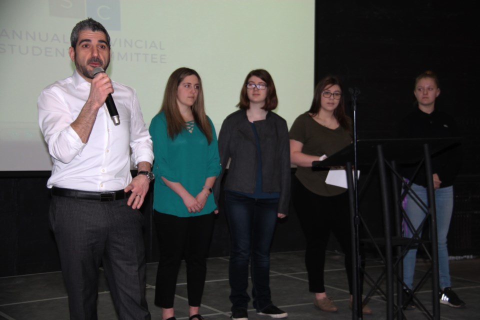 20190423-Sault MPP Ross Romano with students-DT