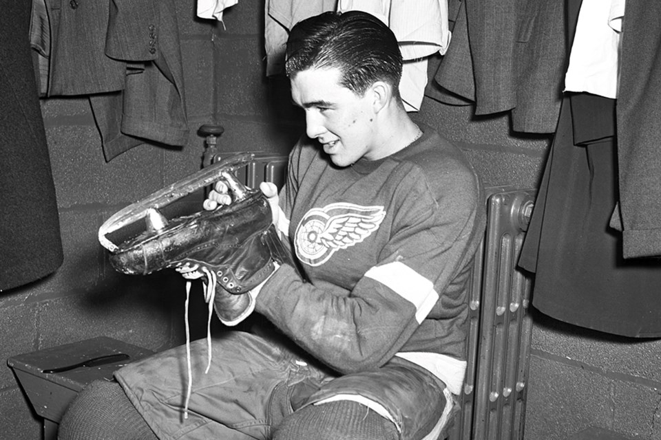 Marty Pavelich checks out his skate blade as a member of the Detroit Red Wings.