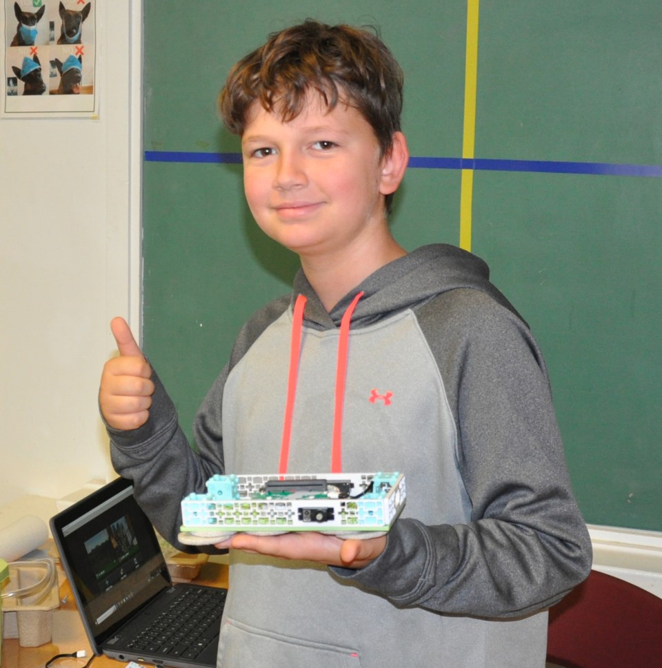 photo-2-stem-camp-thumbs-up_cropped