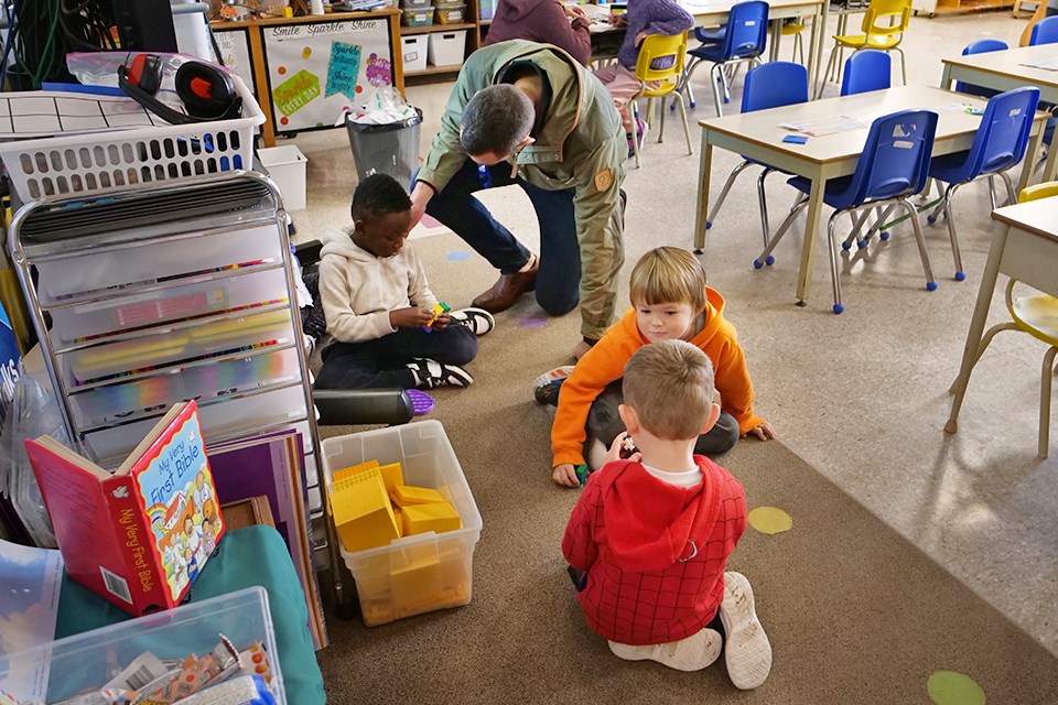 1364-hscdsb-sootoday-spotlight-image-4-teachers-students-playing-960x640_v1