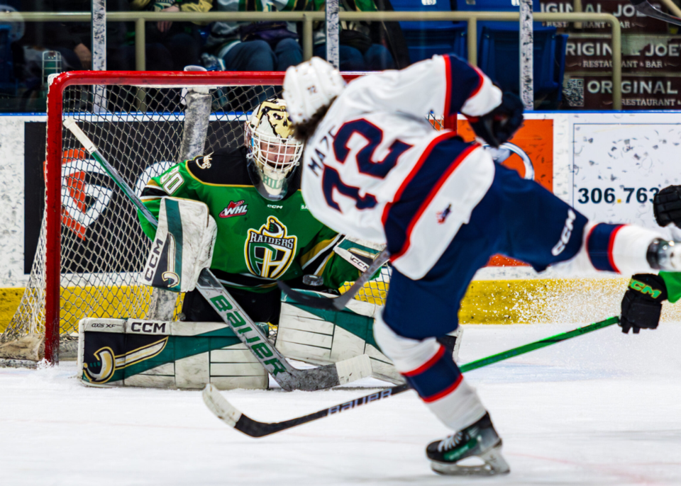 regina-pats-julien-maze