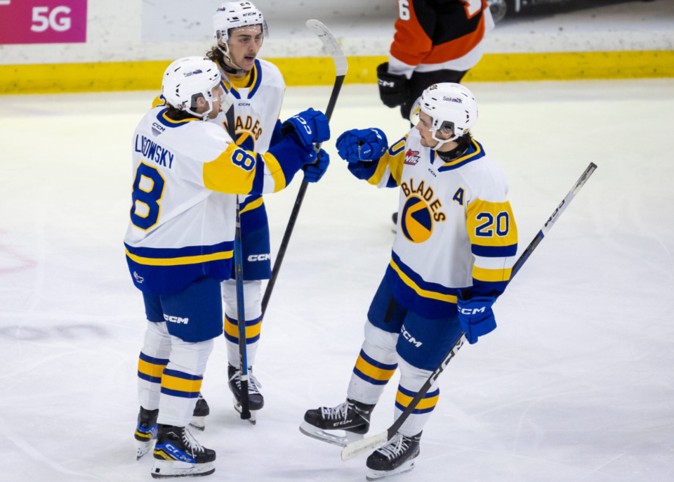 saskatoon-blades-celebrate