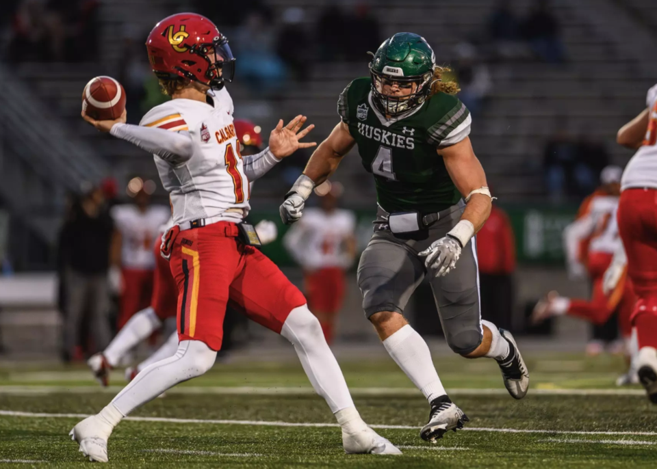 seth-hundeby-combine-saskatchewan-huskies