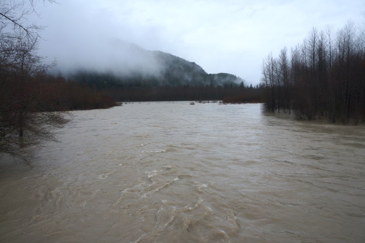 观看：看看暴雨如何影响到Squamish的部分地区