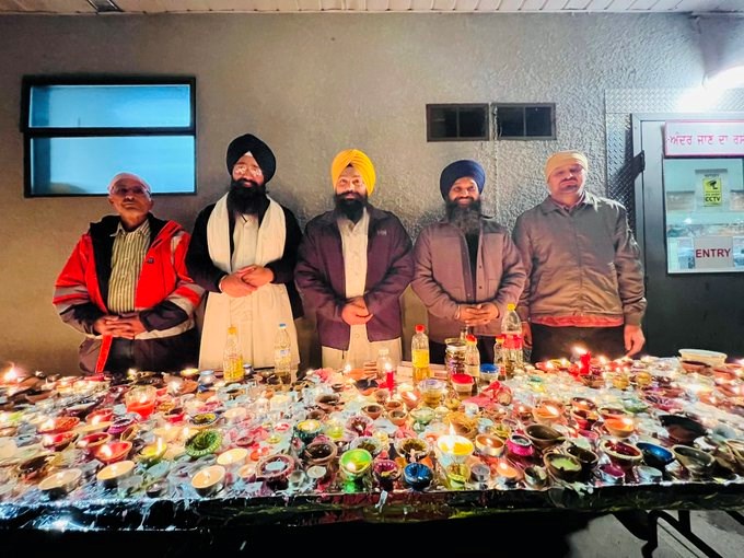 About 700 gathered at the Sikh Gurdwara to celebrate Diwali with food, celebration and prayer.