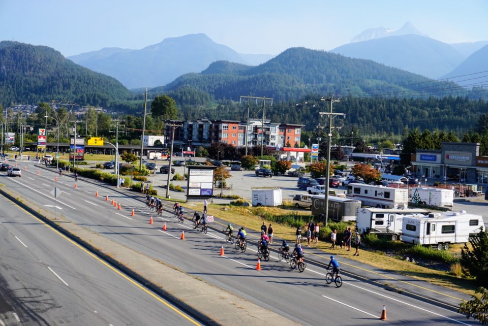 GranFondo Riders from bridge 6