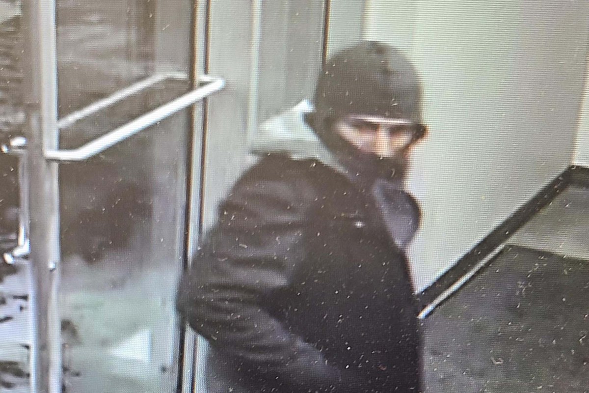 Morinville Rcmp Seek Help To Identify Suspects In Robbery St Albert News 3204