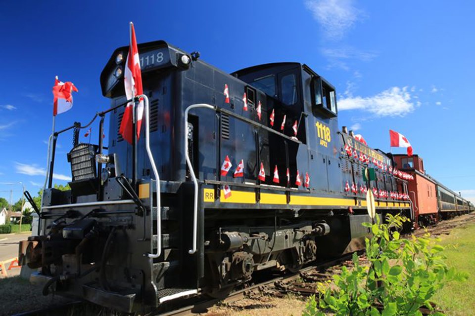 20180701-taken-by-john-wolfe-on-facebook-locomotive-1118-canada-flags