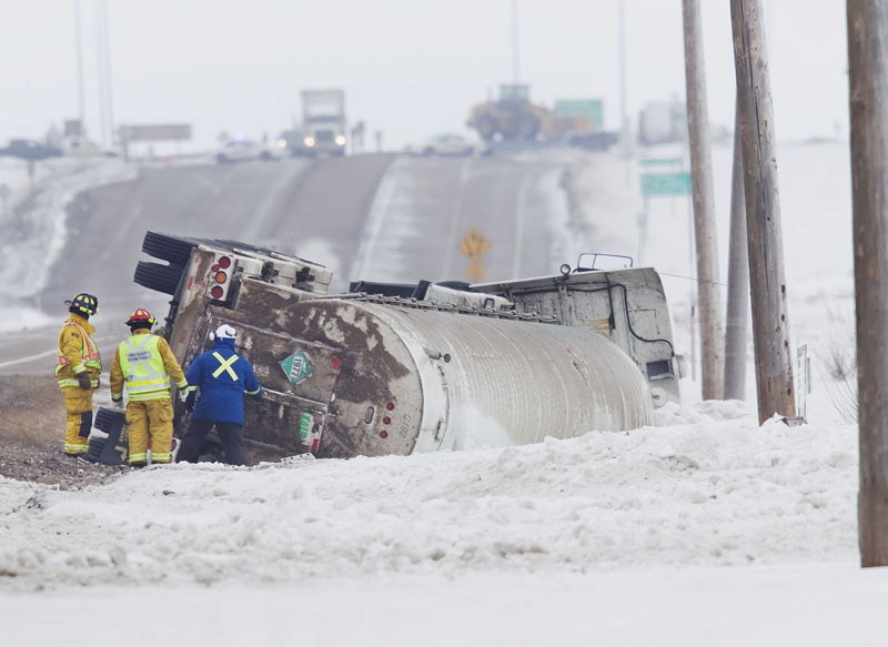 Tanker carrying liquid nitrogen rolls off road - StAlbertToday.ca