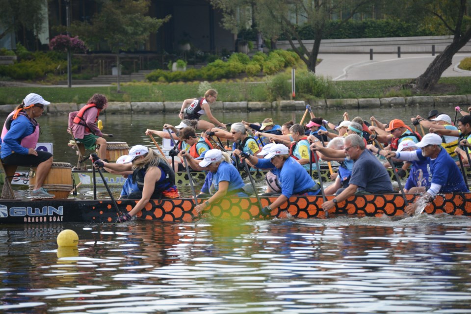 23dragonboattakeoff