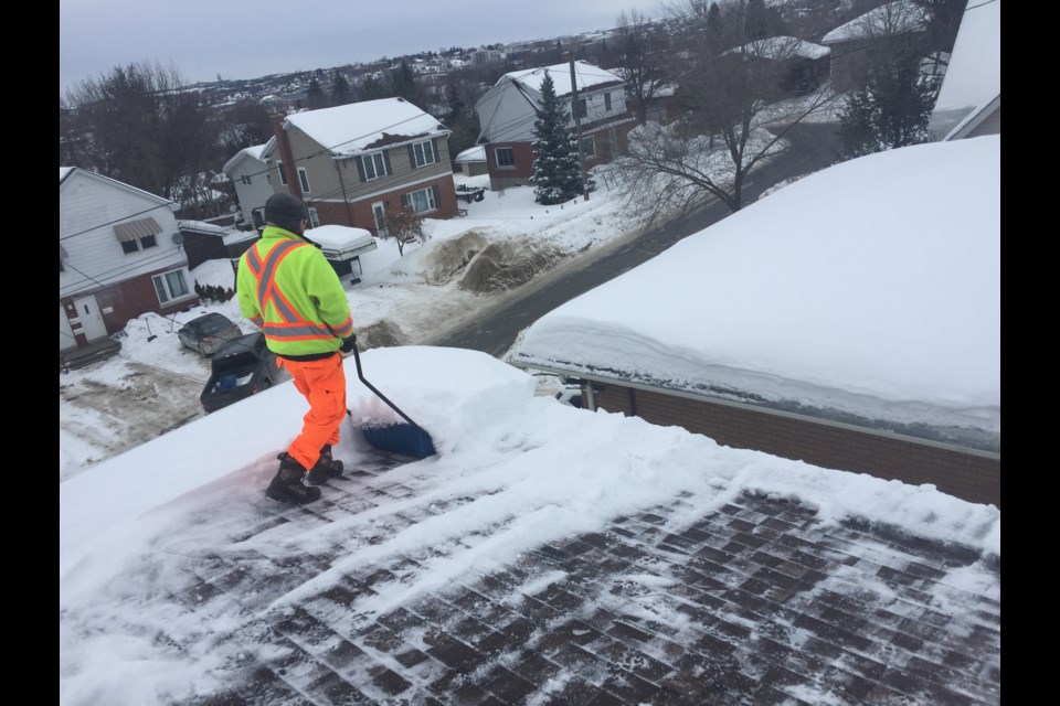 010319_snow-roofing3.jpeg;w=960;h=640;bg