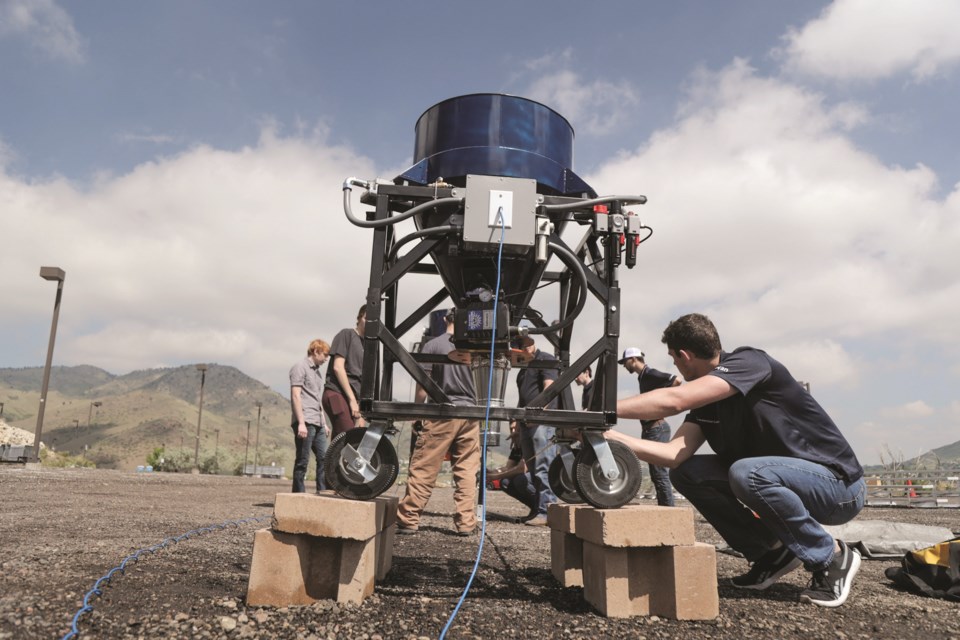 over-the-dusty-moon-lu-winners-of-international-engineering-competition-1