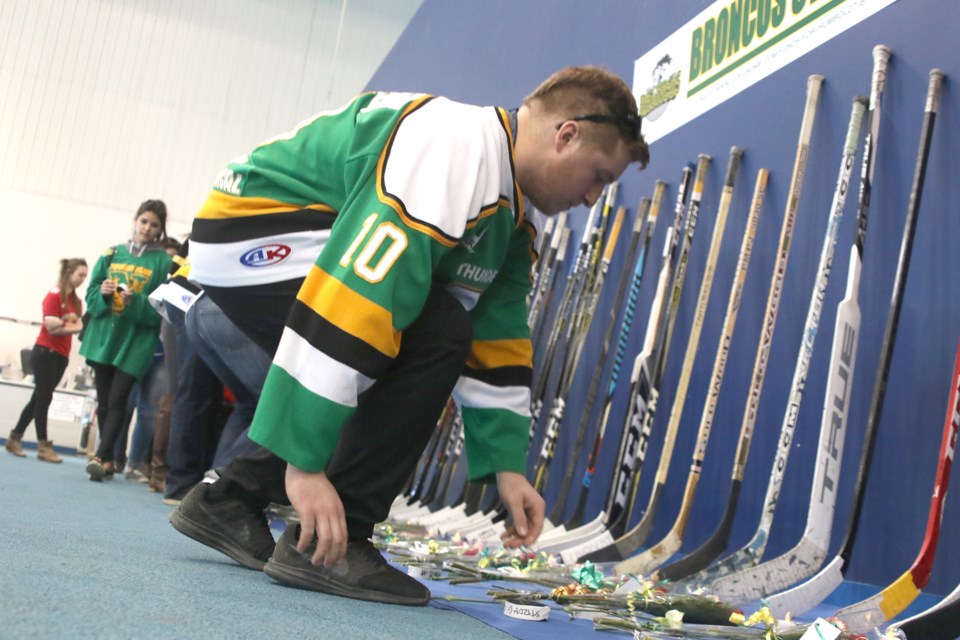 Humboldt Broncos honoured before Memorial Cup semifinal