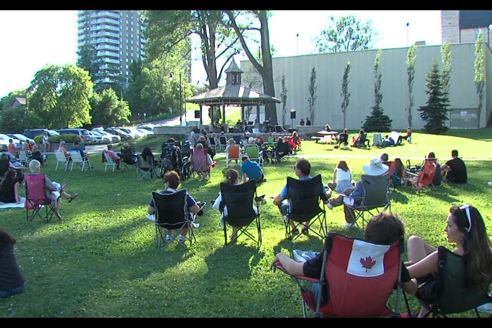 Monday night's concert in Waverley Park (tbnewswatch.com)