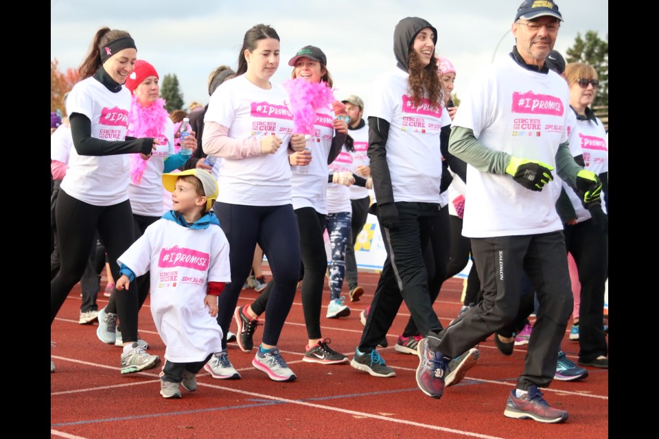 People of all ages were running to find a cure for breast cancer. 
