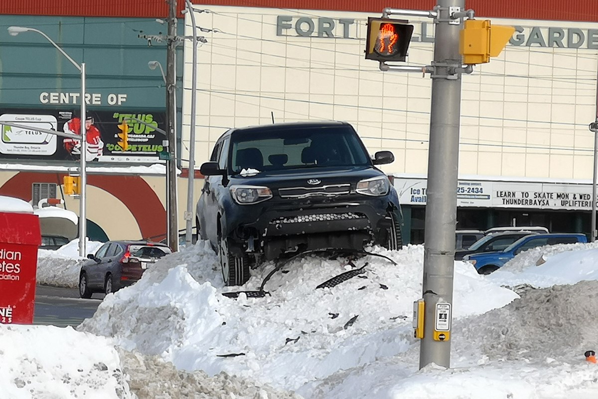 Crash Leaves Suv Atop Snowbank - Tbnewswatch.com