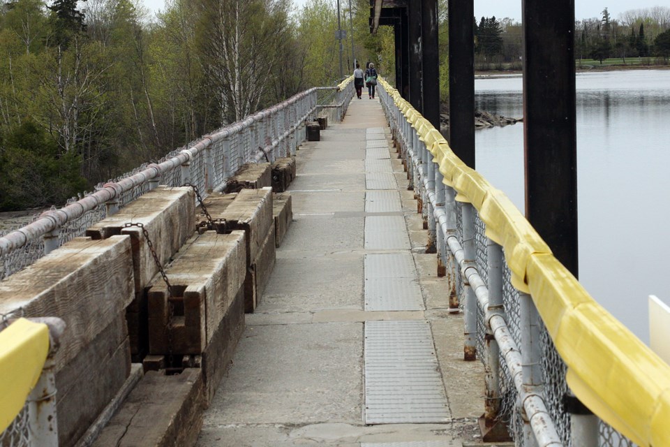 Boulevard Dam walkway