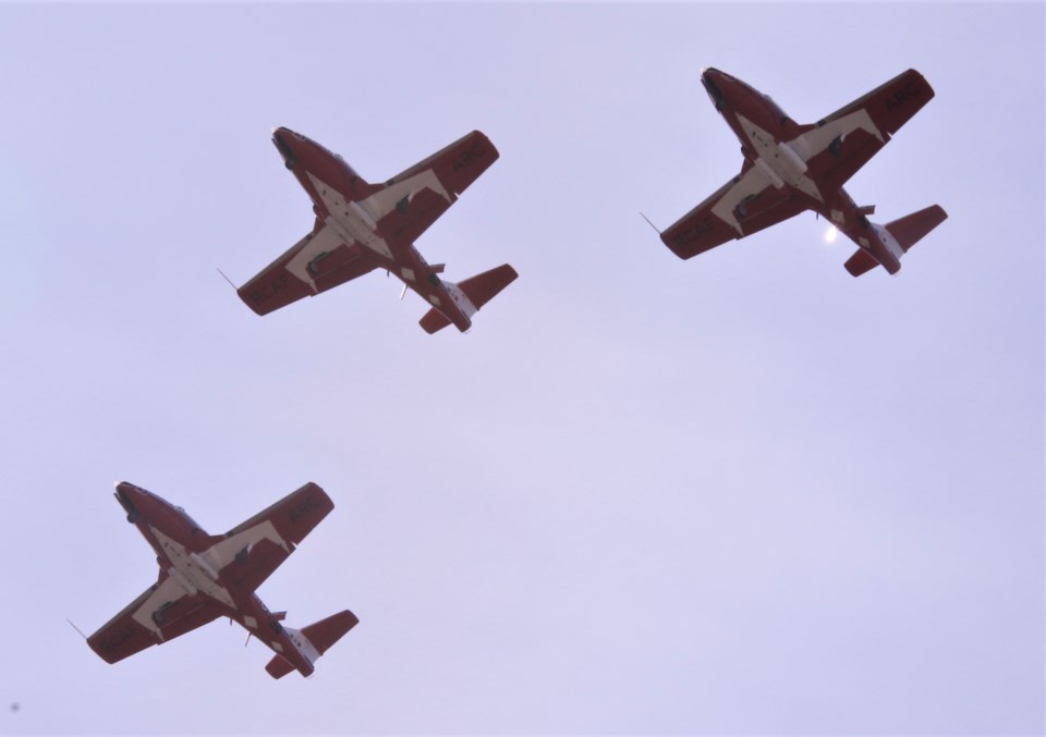 Snowbirds Expected To Fly Over Thunder Bay On Monday Tbnewswatch Com