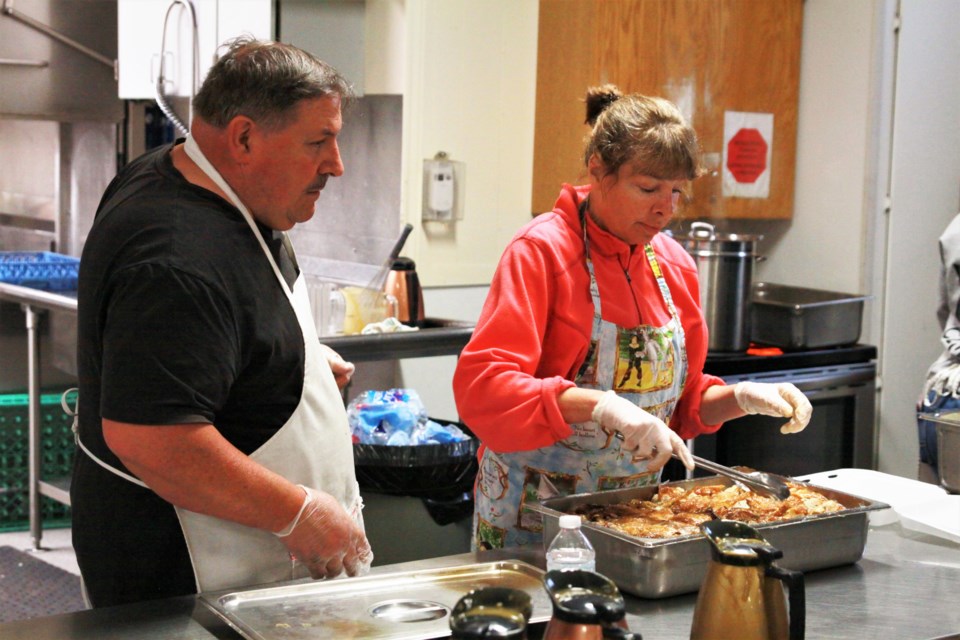 Volunteers served well over 400 meals to go for Thanksgiving at the Dew Drop Inn Monday. (Ian Kaufman, tbnewswatch.com)