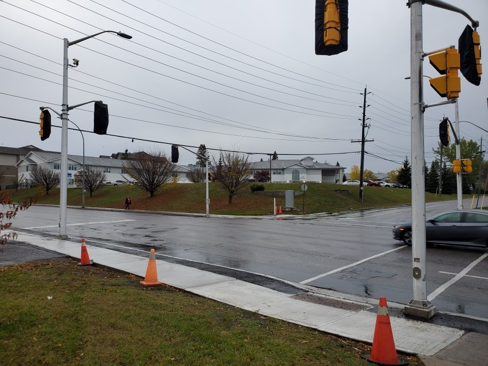 Reactivated Traffic Signals At Red River Road And Pine Street 