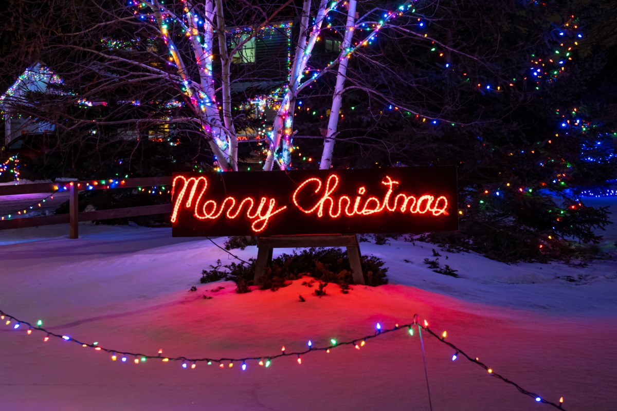 Bright lights celebrate the Christmas season (48 photos)
