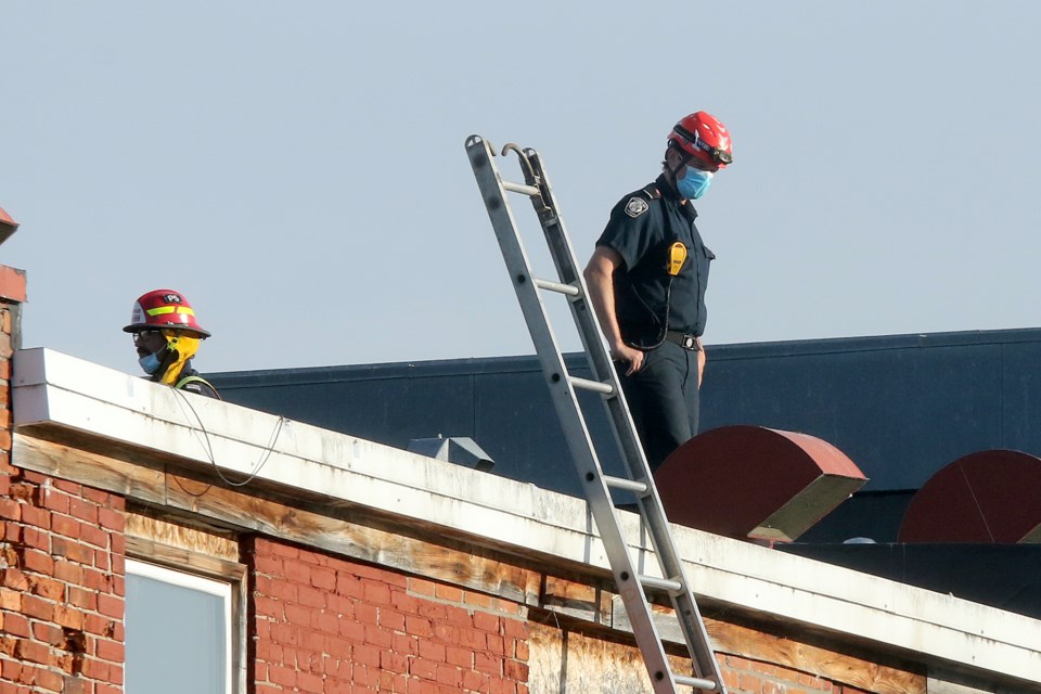 Thunder Bay Fire on Roof