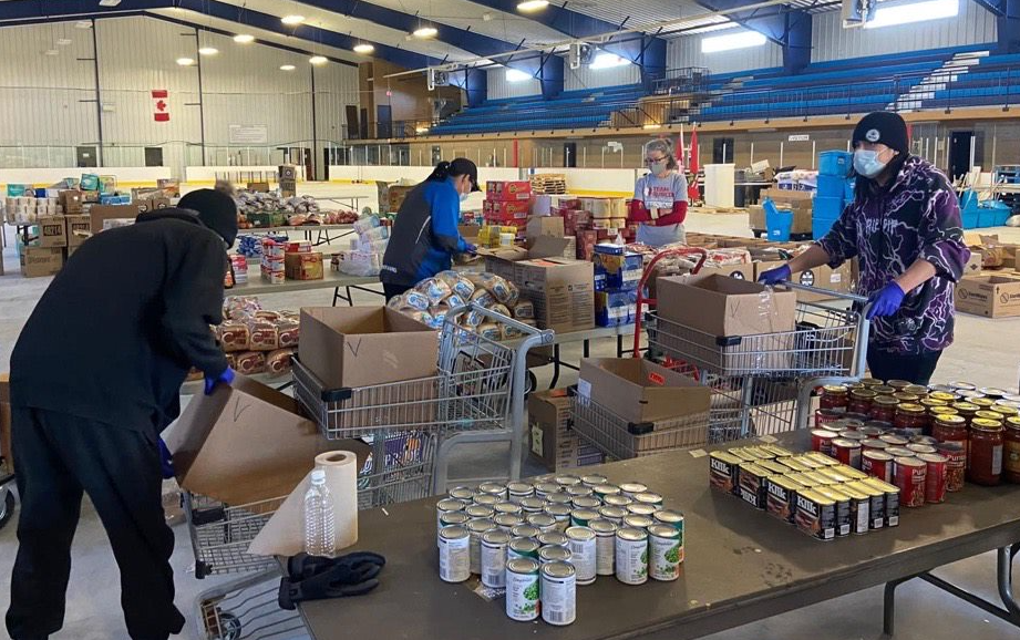 Members of Team Rubicon assist in aid distribution in Lac Seul First Nation. (Photos supplied). 