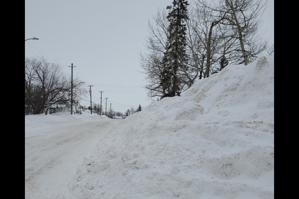 High snowbanks make for poor visibility for drivers turning onto Thunder Bay streets (TBNewswatch)