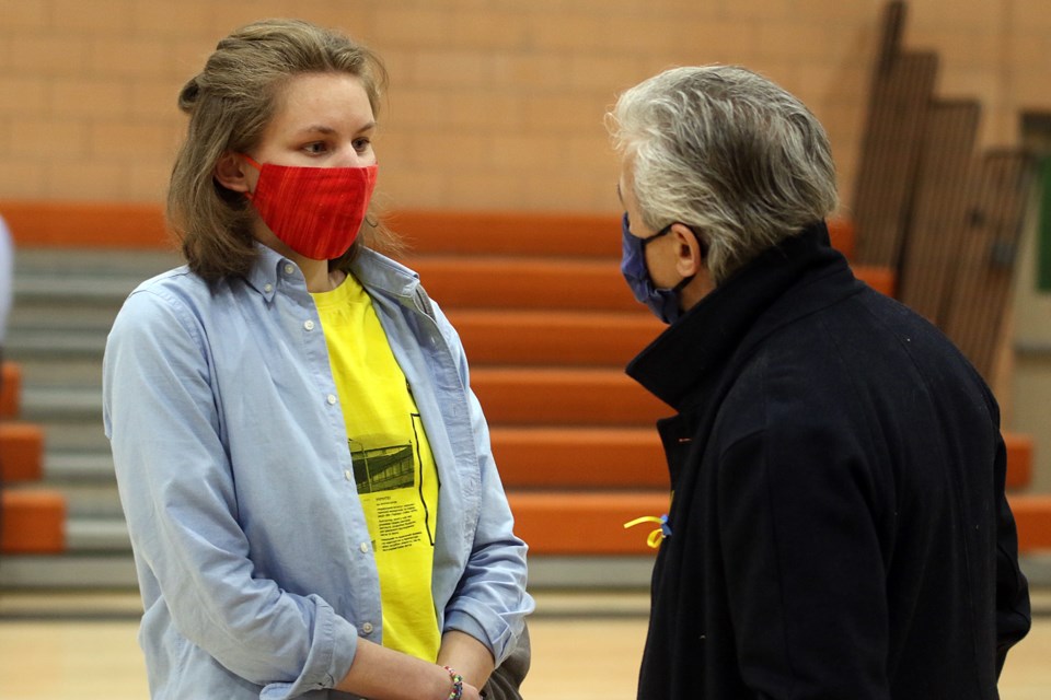 Ukrainian exchange student Daria Buhaiova speaks to Thunder Bay Mayor Bill Mauro on Wednesday, March 9, 2022 at Westgate Collegiate and Vocational Institute. (Leith Dunick, tbnewswatch.com)