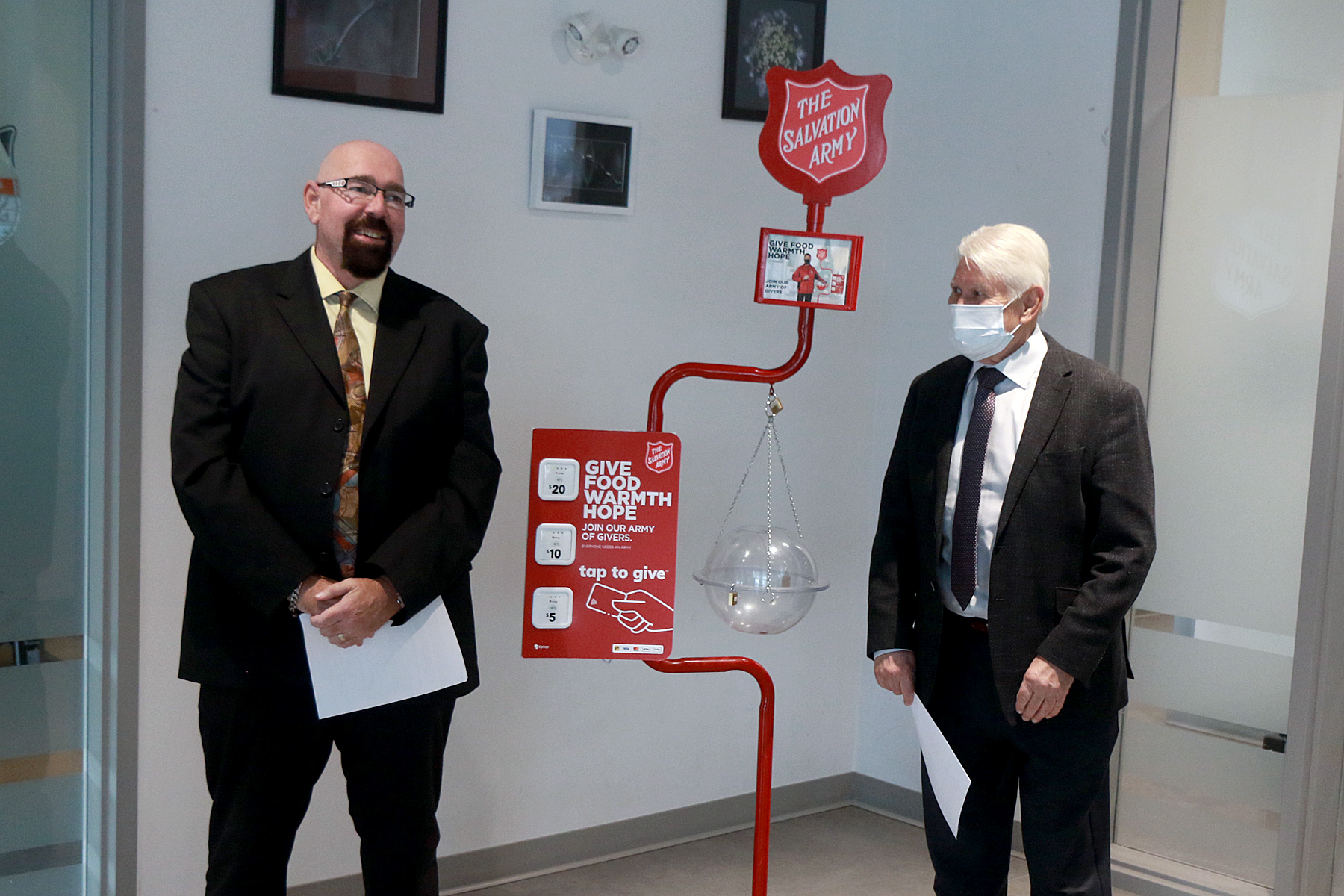 https://www.vmcdn.ca/f/files/tbnewswatch/images/local-news/2022/november/salvation-army-kettle-launch/gary-ferguson-ken-boshcoff-kettle-campaign.jpg