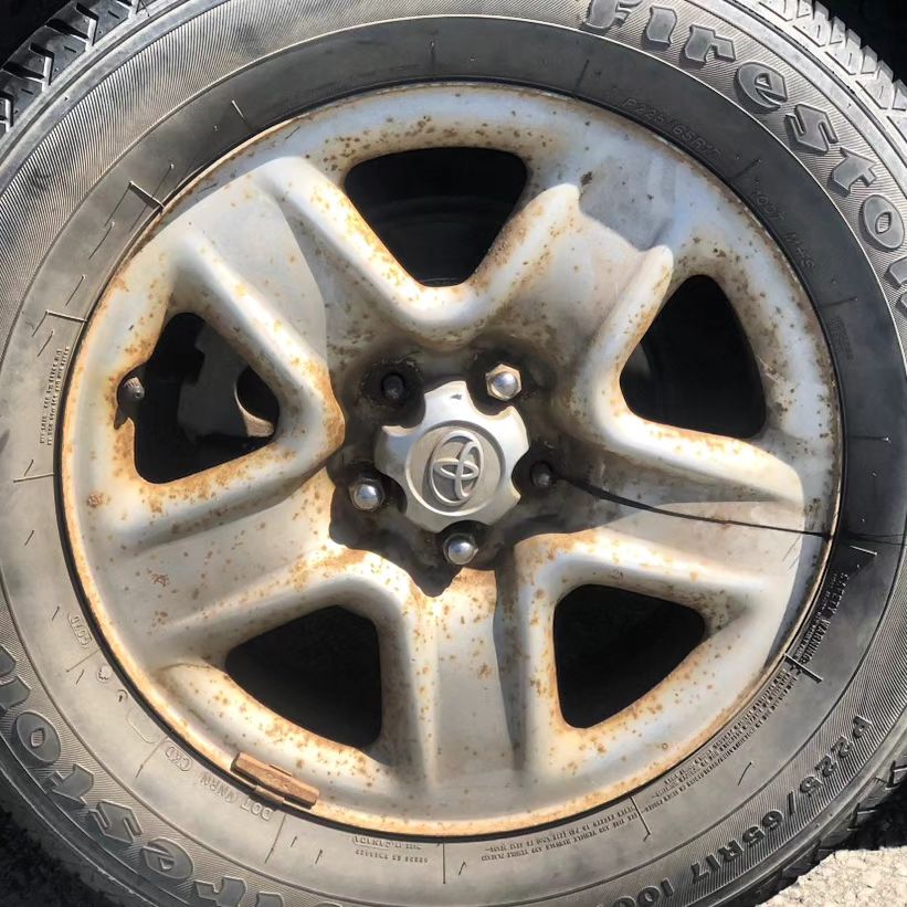 Vehicle on sale lug nuts