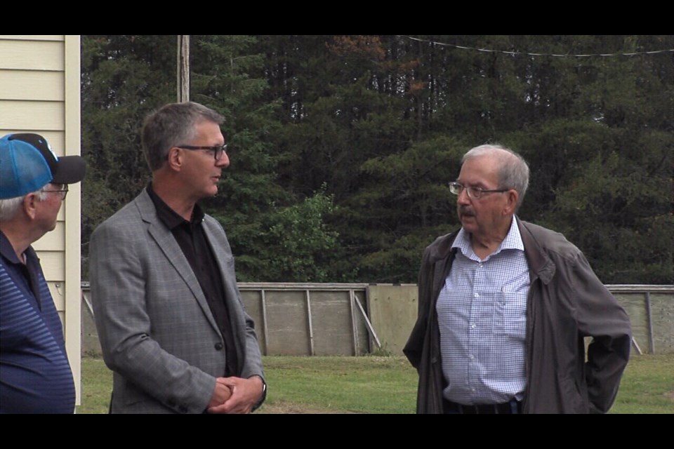 Thunder Bay-Atikokan MPP Kevin Holland, centre, discusses funding for two rural arenas with Neebing deputy mayor and councillor Brian Wright (Carl Langdon, TBT News)