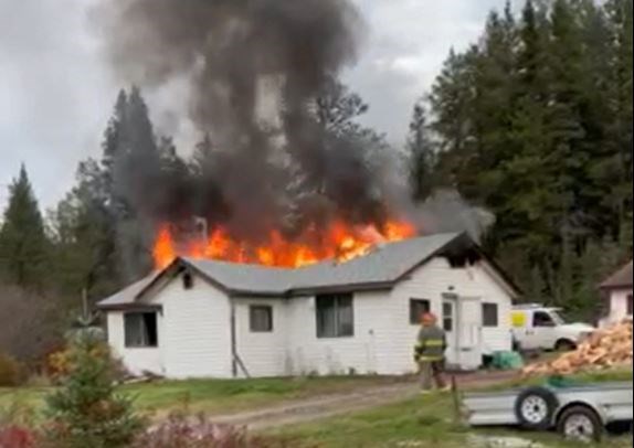 Fire destroyed a bungalow on Goldie Road in the Shabaqua area on Nov. 4, 2023 (Ron Engelmann photo)