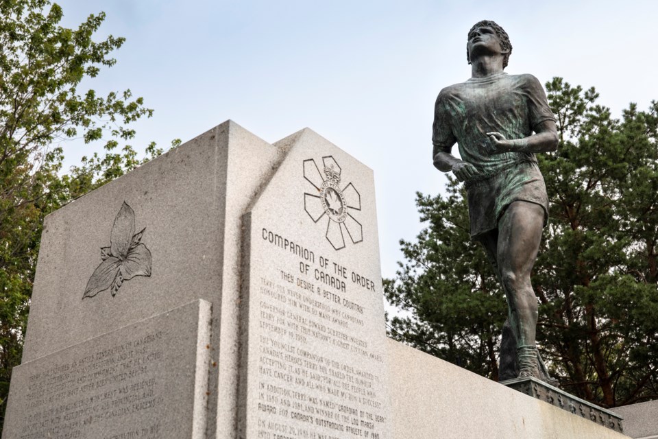 terry-fox-statue