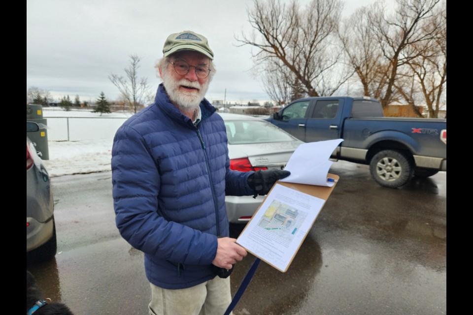 Mike Shannon is collecting signatures to attach to a letter to city council in an effort to preserve the off-leash dog park on Winnipeg Ave. (TBnewswatch photo)