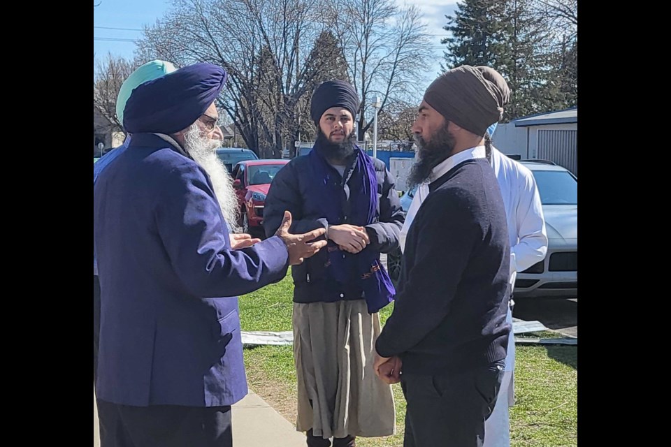 NDP leader Jagmeet Singh, right, visited the Sikh Temple on Monday