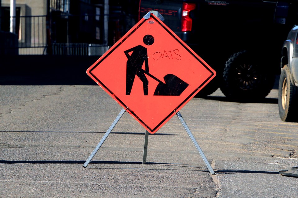 road-closure-construction-ahead