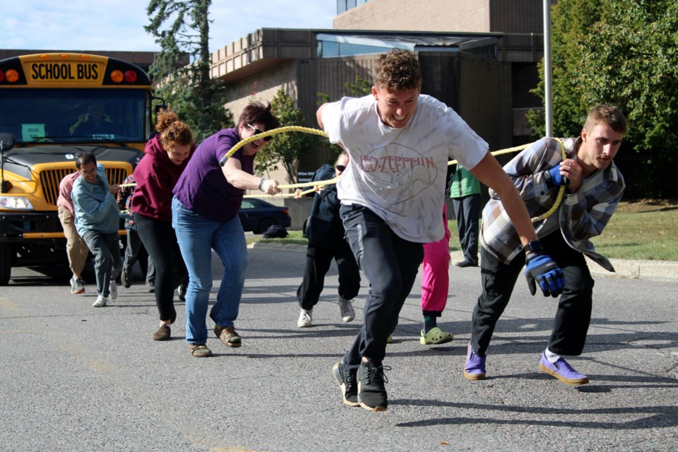 outdoor-rec-bus-pull