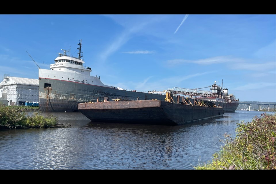 The Michipicoten remains tied up at a dock in Superior, Wisconsin (WDIO-TV photo)