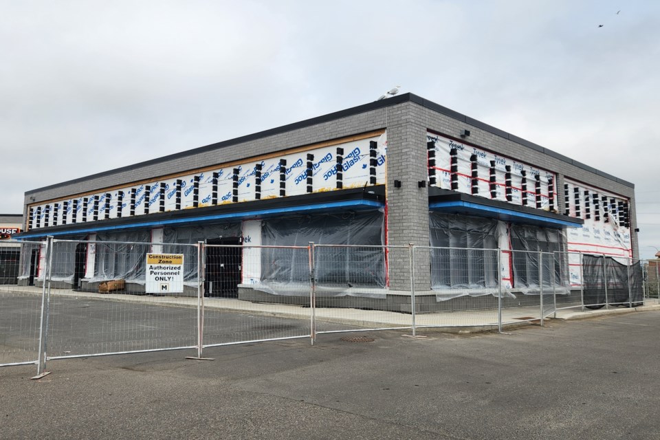 Stacked Pancake & Breakfast House is expected to open after construction is completed on this building at 905-911 Fort William Road (TBnewswatch photo)