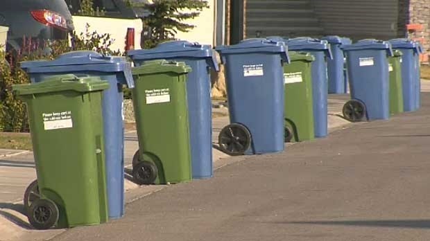 The City of Thunder Bay is acquiring side-loading waste-collection trucks to pick up organic waste from green bins, as well as other garbage. 