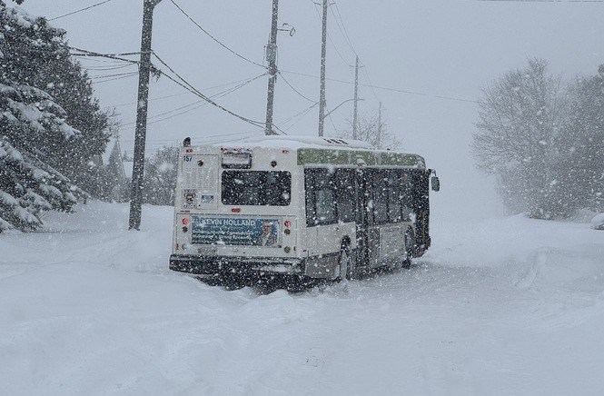 bus-in-snow