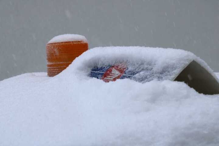 mailbox-in-snow-two