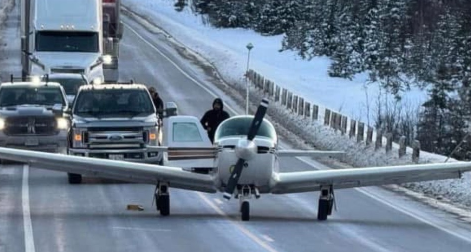 plane-on-highway