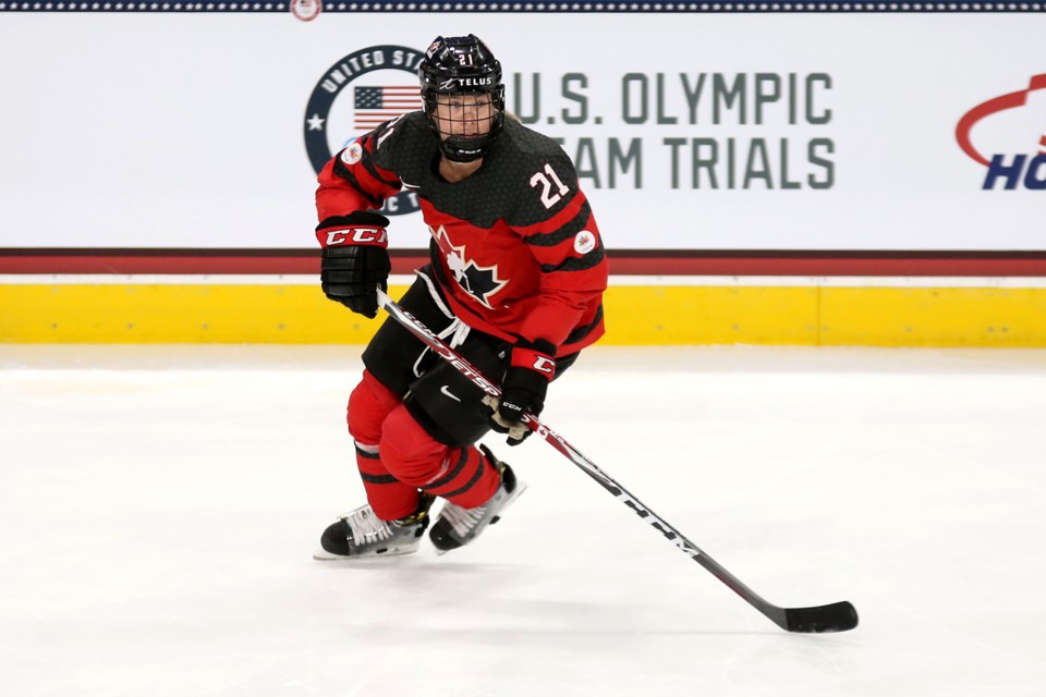 Canada's Haley Irwin of Thunder Bay warms up prior to an exhibition game against the United States on Sunday, Dec. 3, 2017 at the Xcel Energy Centre in St. Paul, Minn. (Leith Dunick, tbnewswatch.com)