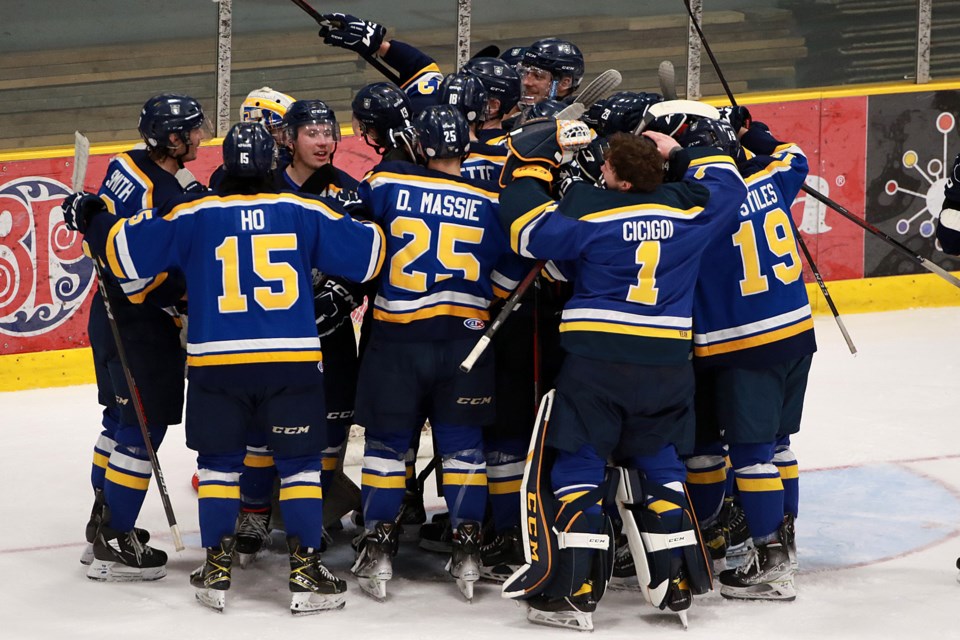 lakehead-thunderwolves-celebration