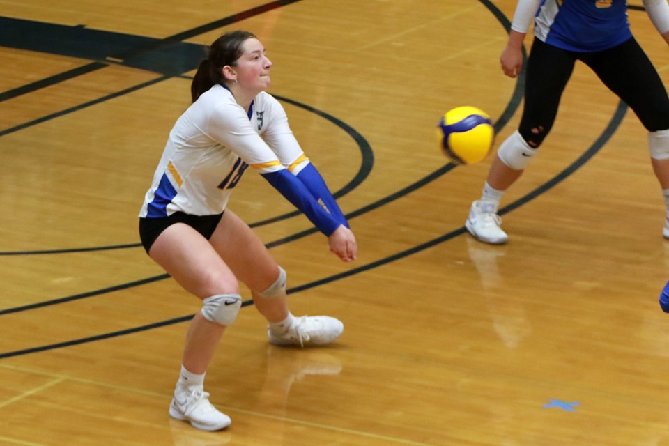 Lauryn Langley returns a serve on Sunday, Oct. 22, 2023 against Providence College. (Leith Dunick, tbnewswatch.com)