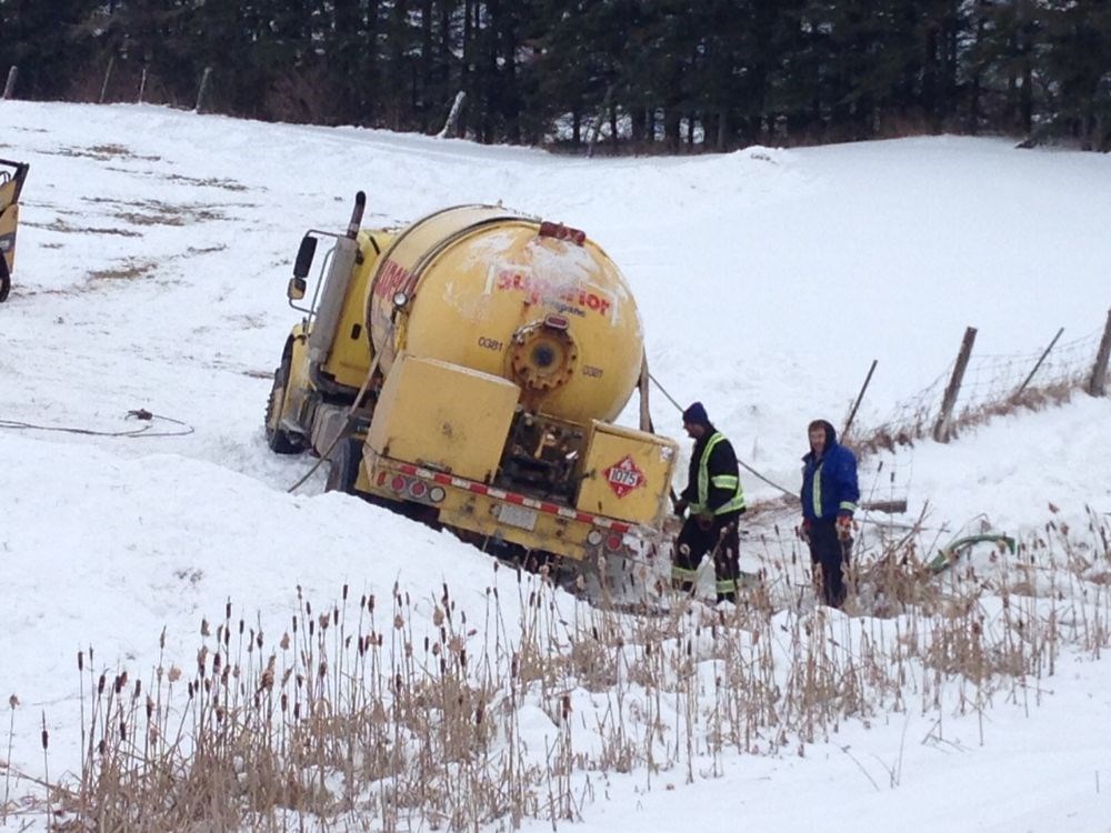 Highway Briefly Closed After Propane Truck Crash - TBNewsWatch.com